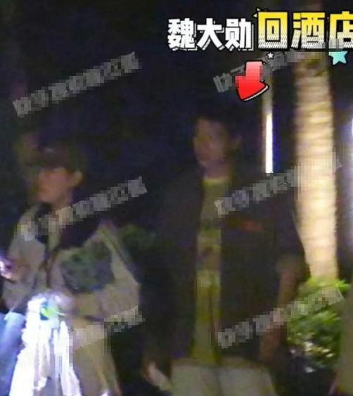 酒吧吃瓜事件网红,网红的意外走红与舆论风波